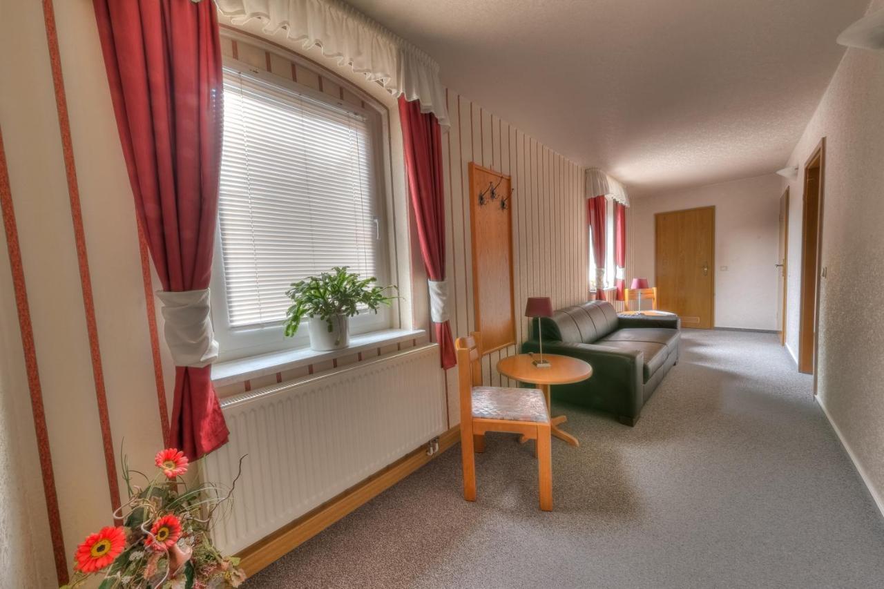 Hotel - Pension & Gaststaette "Alter Koenig" Hettstedt Экстерьер фото
