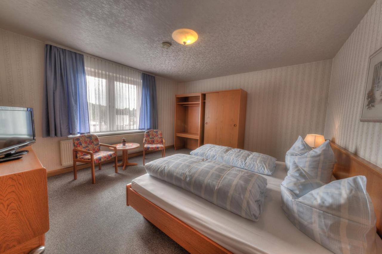 Hotel - Pension & Gaststaette "Alter Koenig" Hettstedt Экстерьер фото